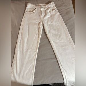 Zara Full-length mid-rise jeans
Oyster white size 2